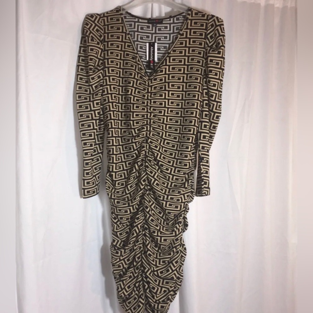 Absolutely love it  Beige & Black Pattern Ruching dress long sleeve Size 3X-NWT
